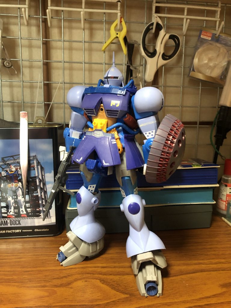 股関節から下もグフの大腿を利用したりで大幅サイズアップし出来上がってきたところ。さて今回はTwitterでのコンペヤッチさん主催｢#魅惑のG4｣たぼさん主催｢#旧キット14日間戦争祭｣での製作☆丁度良かったので新しいギャンを模索してみました。今回の重ね着ミキシング。新境地がみえた気がした♪♪