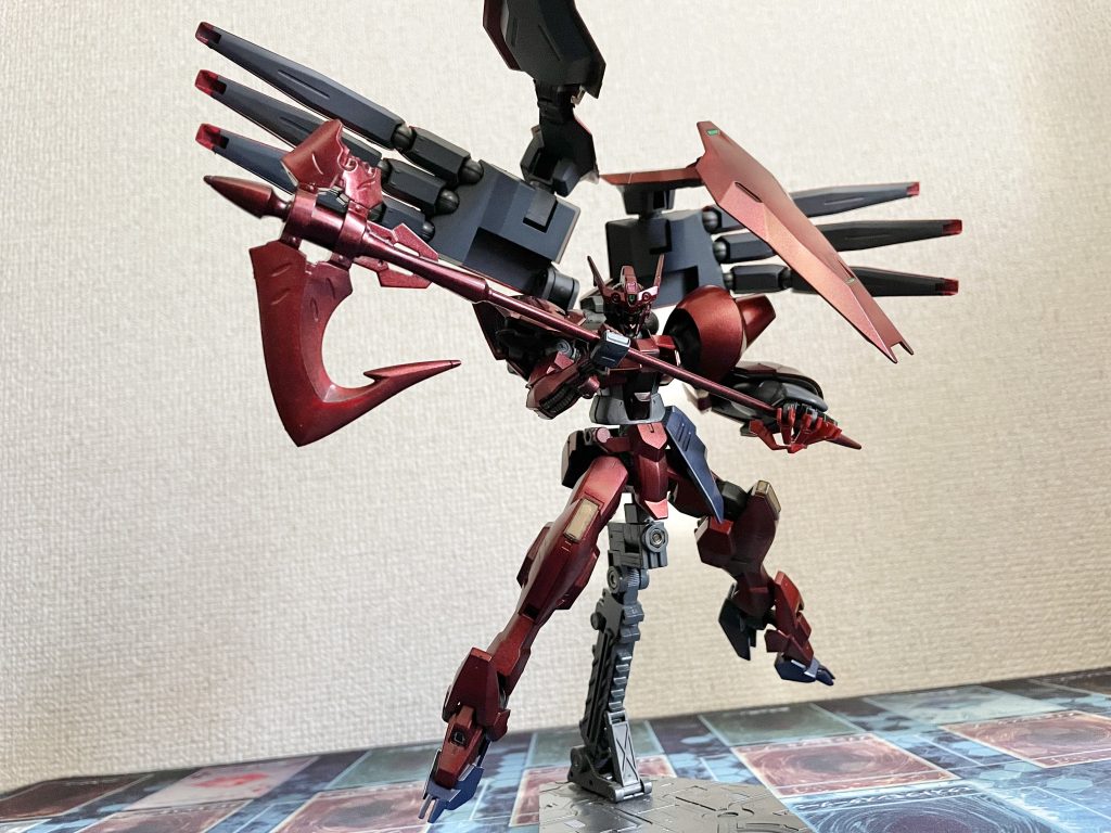 メイン装備・バトルアンカーグレモリーのアンカーです。メタルレッドで塗装したので余計悪魔の武器感が増しました。本当は両端ともに折れてないものにしたかったのですが、行きつけのイエローサブマリンのパーツバラ売りコーナーには無く、このためだけにまたグレモリー買うのは馬鹿らしいのでそのまま使用しました。ただ折れているのはそれはそれで好きです。