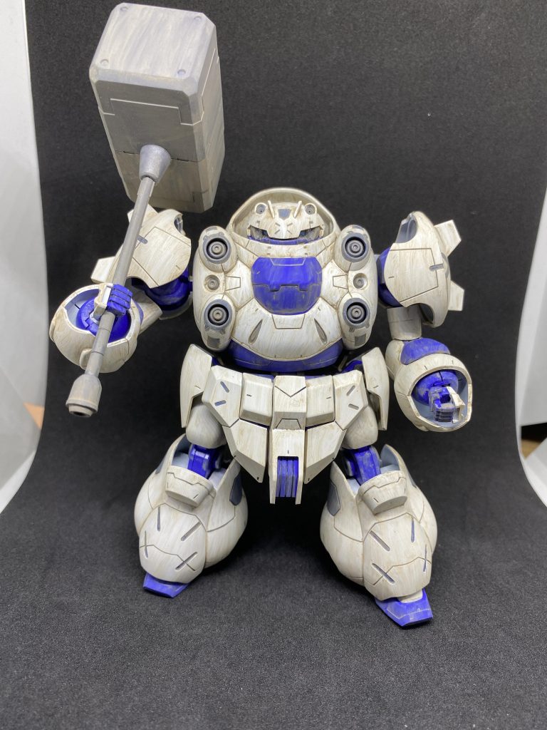 メインカラーに使用したカラーはアルティメットホワイト、コバルトバイオレット、サーフェイサーエヴォ ガンメタをエアブラシ塗装。(メインカラーの下地にはサーフェイサー ホワイトを使用)