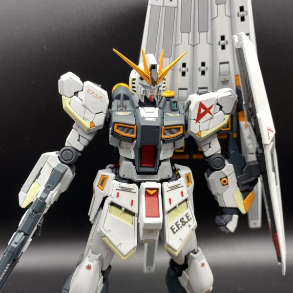 RX-93νガンダム　全塗装