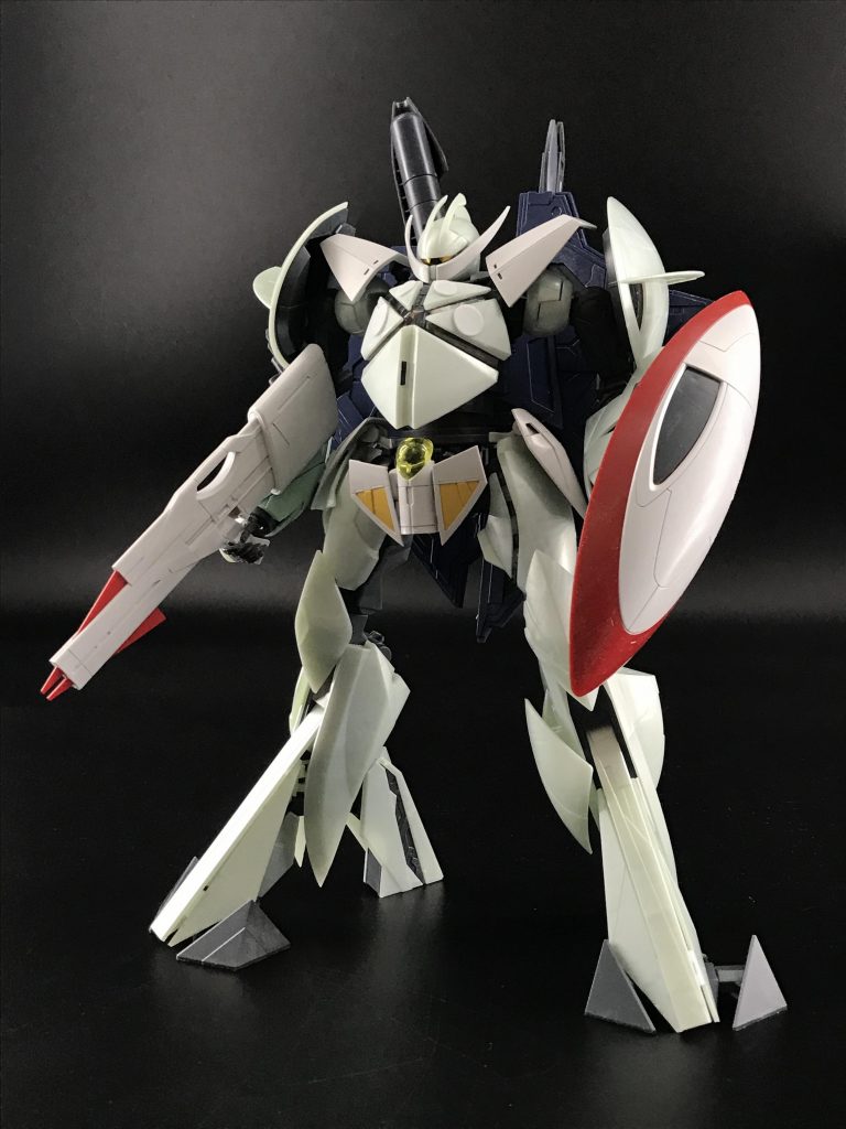 塗装前この状態でも充分にカッコイイ姿ですね今回は実は初めてのオリジナルで主人公チックなガンプラ作品となりました。普段から悪役しかかっこいいと思えない性分なので、それだけにとても気に入ってます^_^