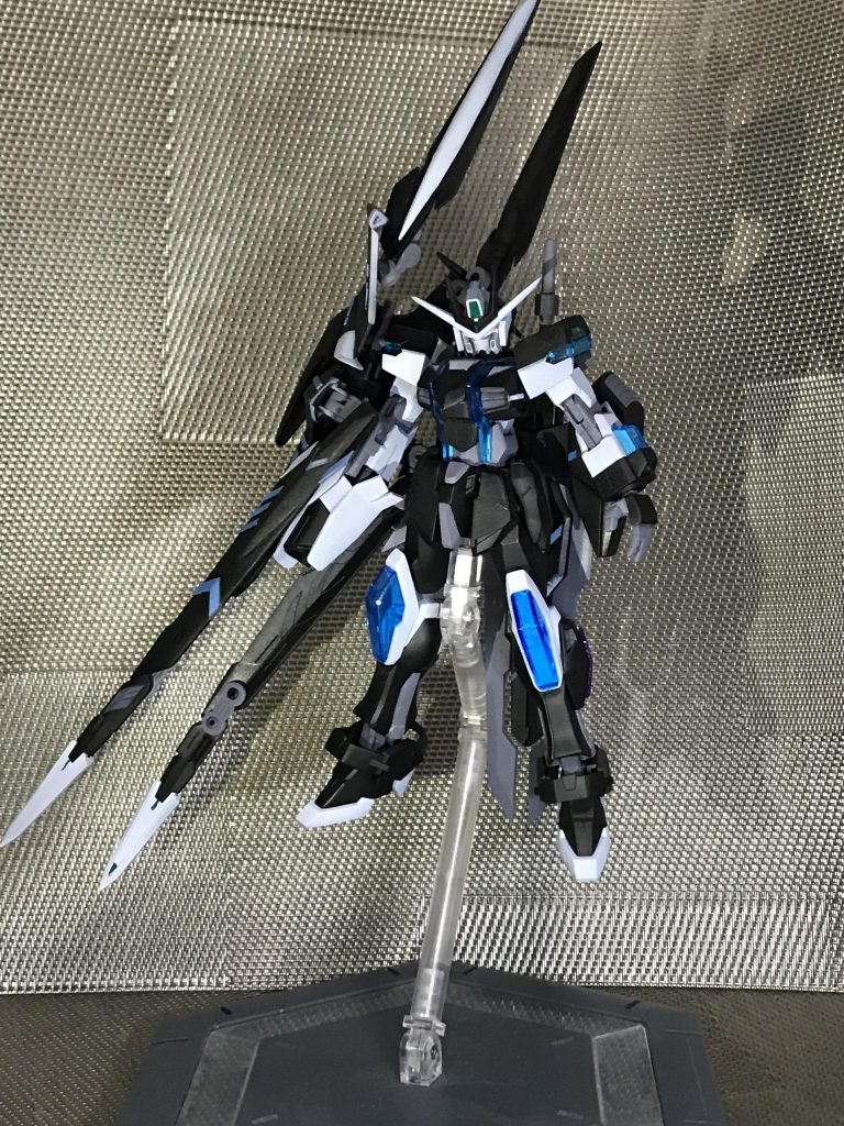 Eースマートガン、こちらも本家ノーネイムにある形態に準じていますがエクストリームに合わせて位置を調整しているほか差し替えなしの変形ができるようにノーネイムユニットも改造しています