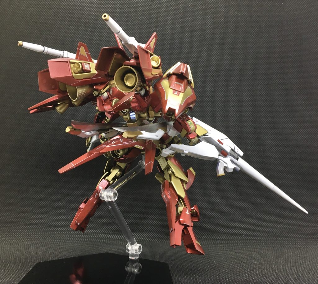 【各種ブースター&スラスター】高機動化を編み出す各種ブースター等を全身に装備。一瞬にして爆発的スピードを生み出す事が可能。