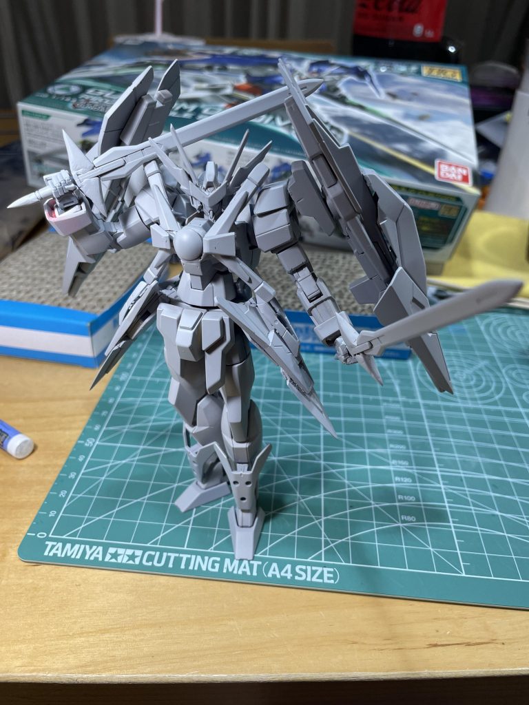 捨てサフを塗り、形をみて必要なら訂正しました。