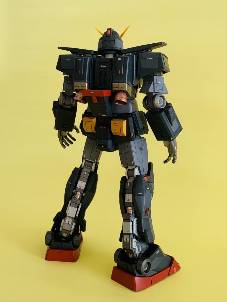 塗装は外装部分も含め、ほぼガイアノーツの各種メカサフ仕上げ（？）です。