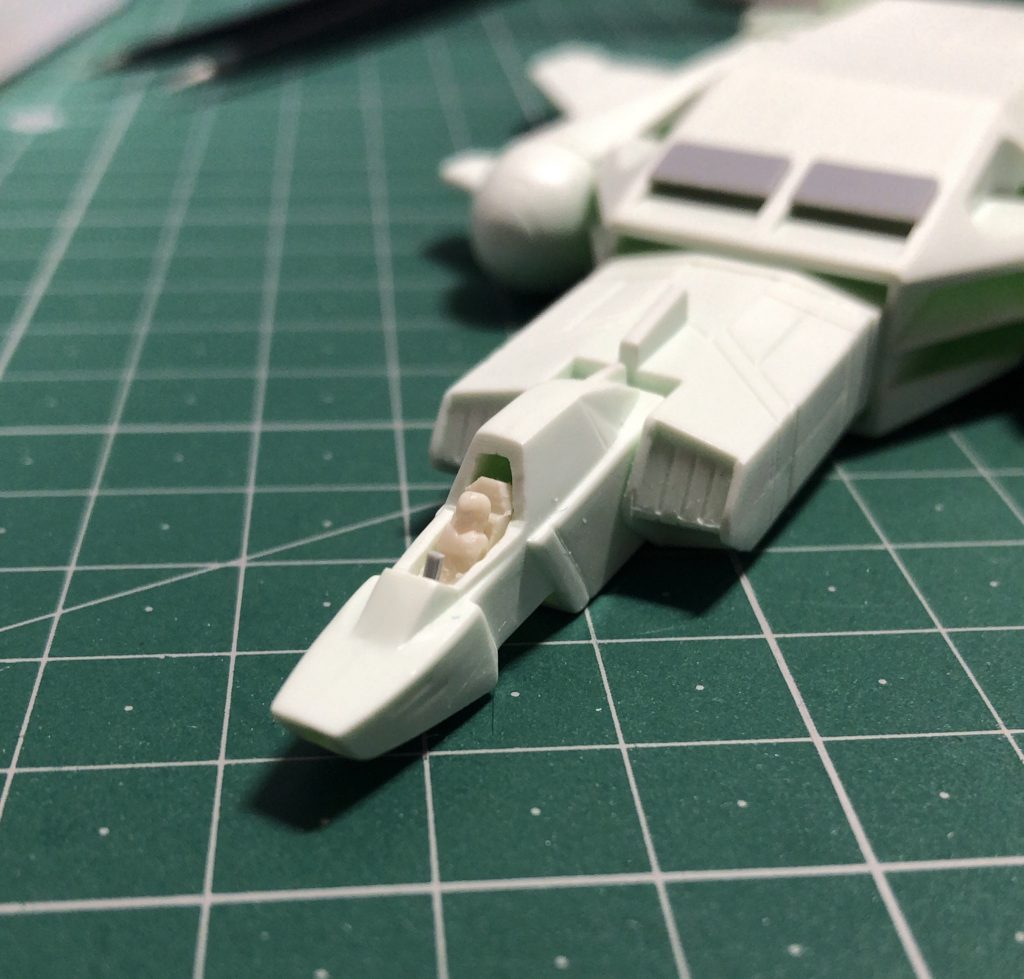 スレッガーさんもなんとか、座れました。