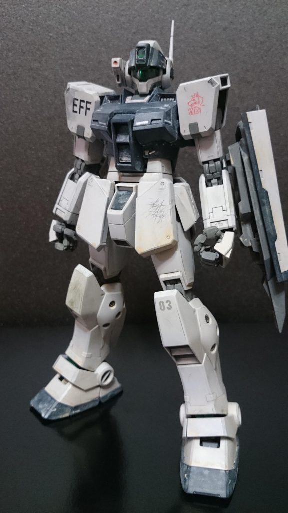 仁王立ちです。都市戦とスナイパーライフル主要で使うのをイメージした感じで汚れと塗装剥げを入れてみました。