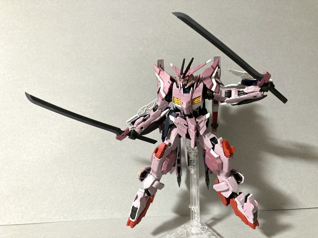 ロングソード二刀流もう1カット。脚には端白星のアンクルガード+スラスターを脛に付けています。