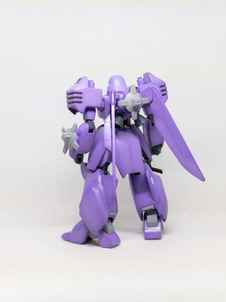 リアビュー。バックパックのウイングの接続は保持力を増すためにKPSでの接続に変更。バーニアもアフターパーツに変更しボールジョイントで多少可動するようにしました。