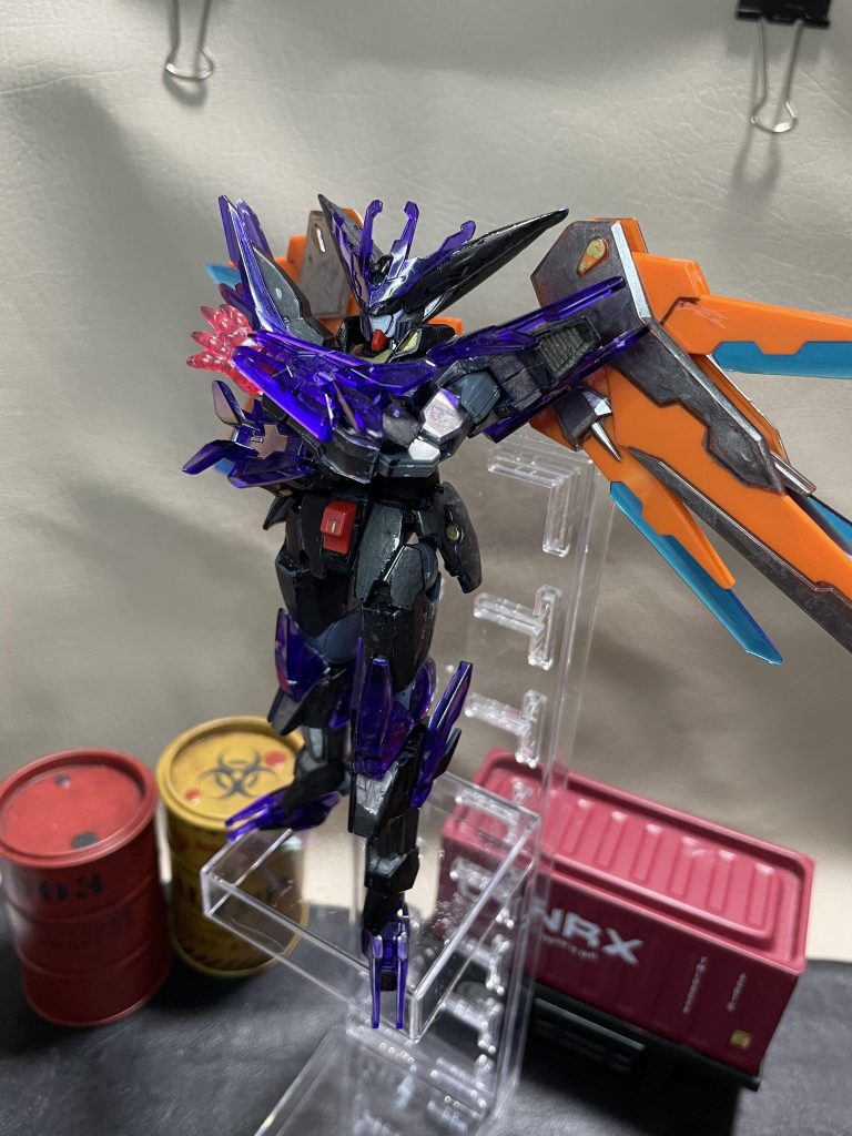 攻めてくるガンダム達を待ち構えるマスターガンダムBreakです😊