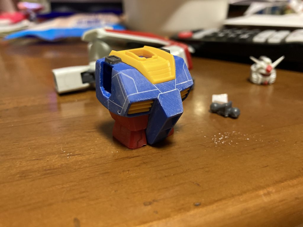 面出しとエッジ出しをすることでおもちゃらしさが減った。今まではエッジ出しをやっていなかったのでHGを作るときは必ずやるようにしたい。