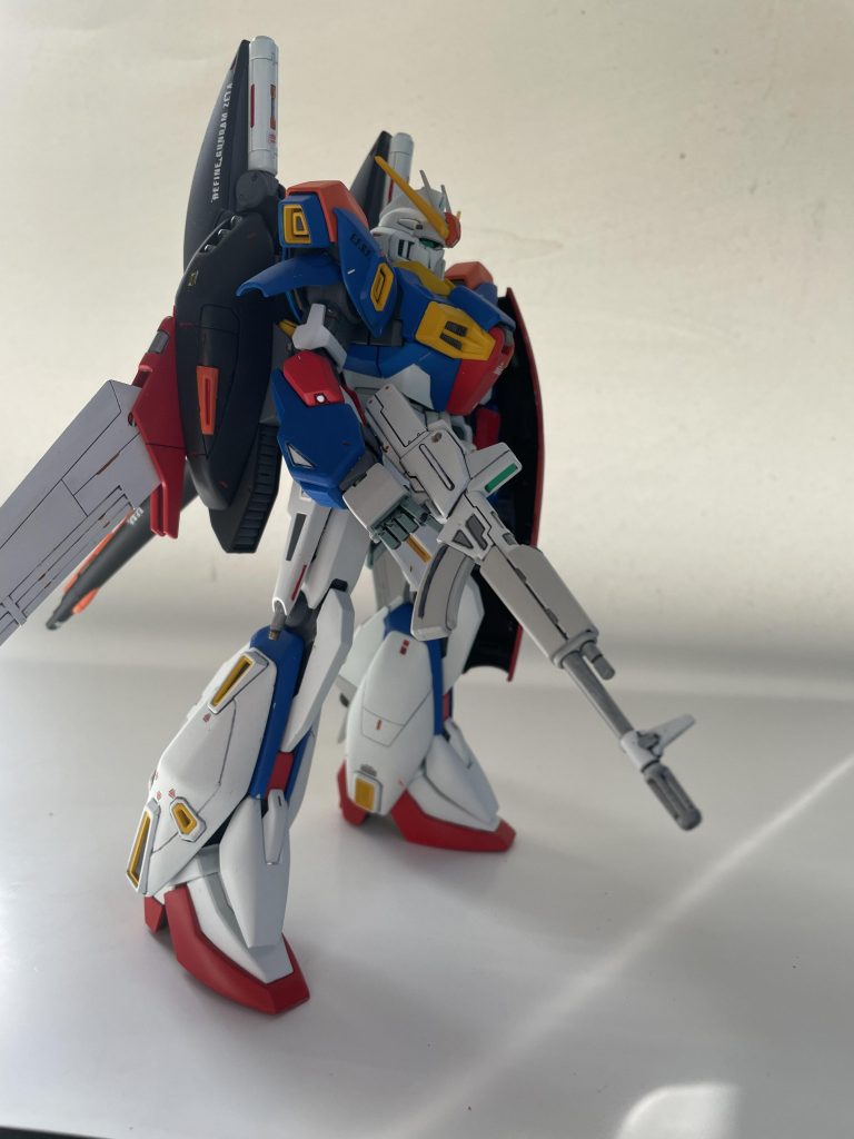 ライフルをZガンダムから流用使用かと思ったが、変型時にマウント出来そうになかったのでやめました。