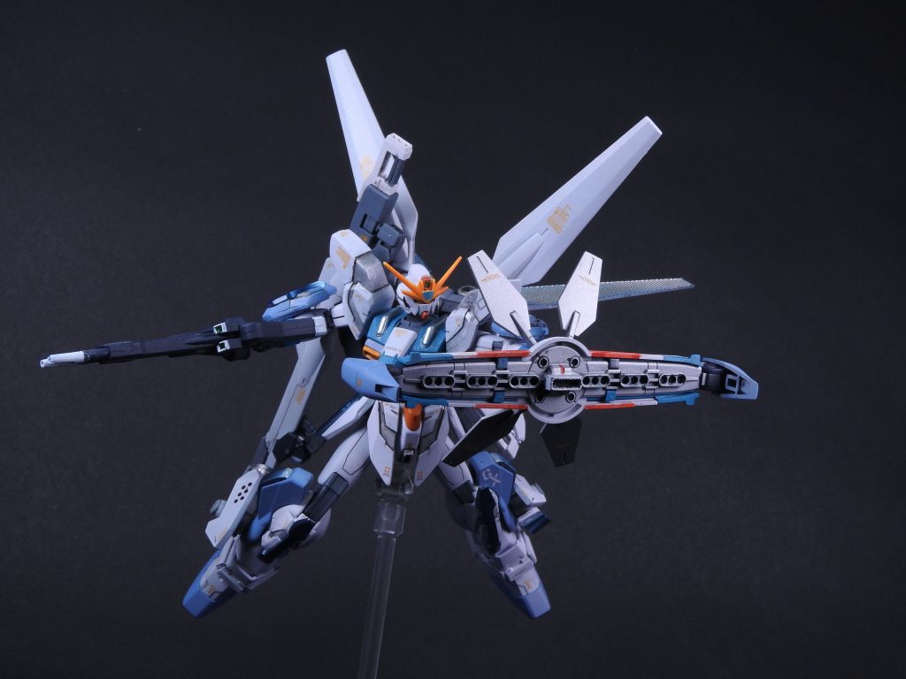 X魔王ベースの機体ではあるんですが、X魔王が得意としてた太陽剣やハイパーサテライトキャノンでのワンパンは取り入れず、機動戦闘での各個撃破が基本戦術です。