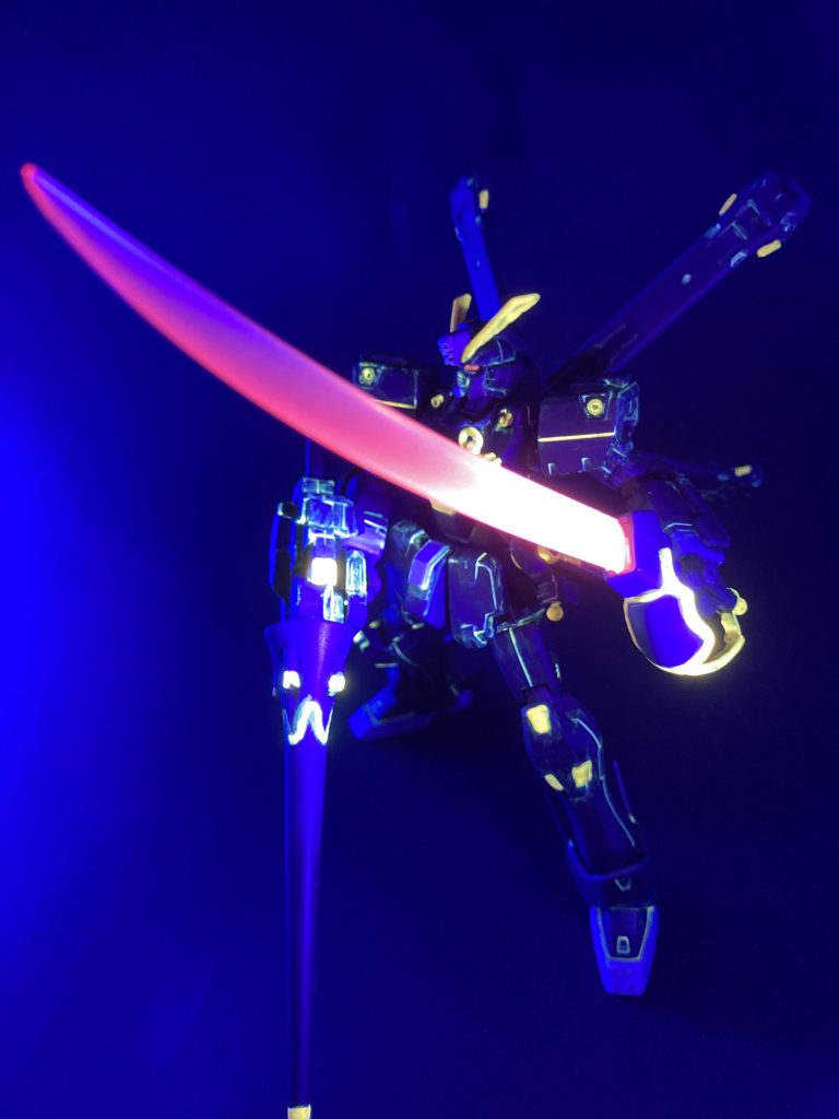 ビームザンバーも夜光塗料を塗ってます。