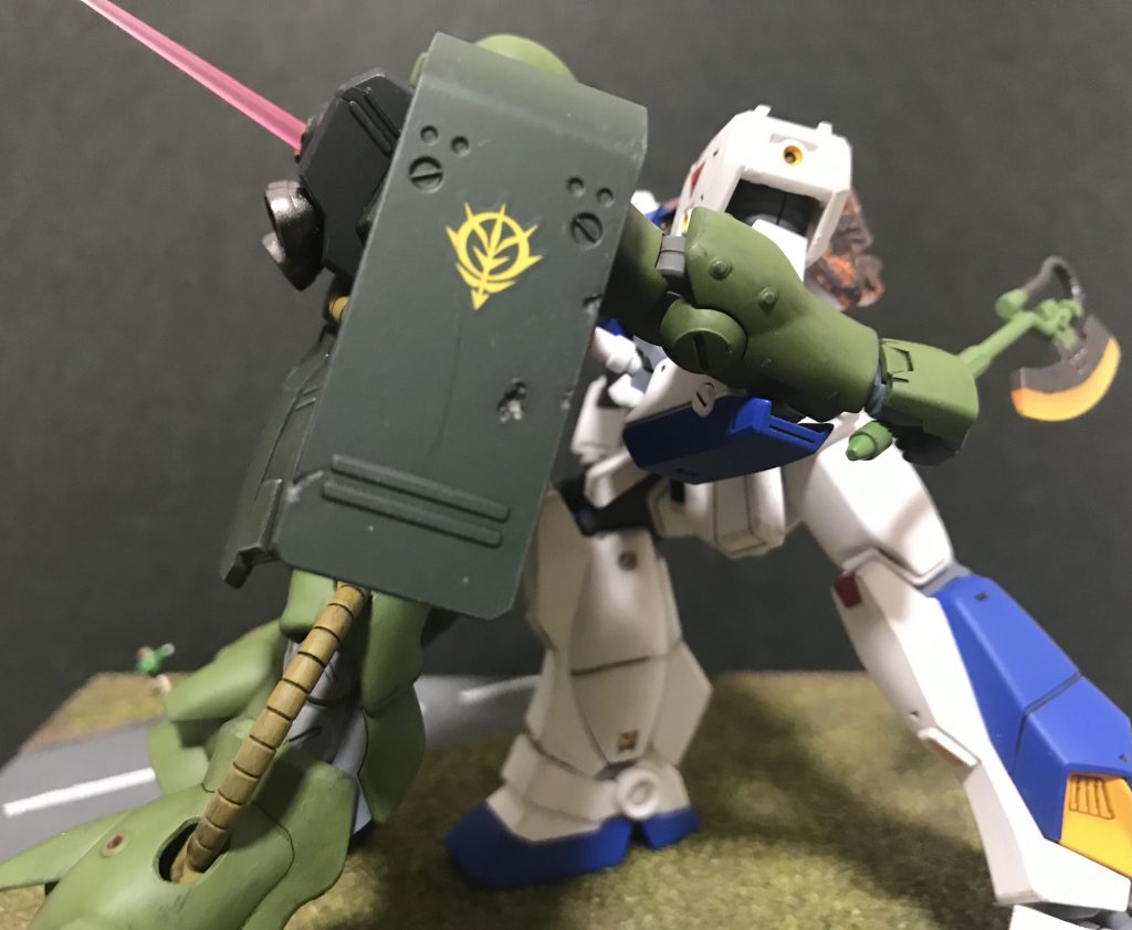 側面シールドも少しダメージ加工。