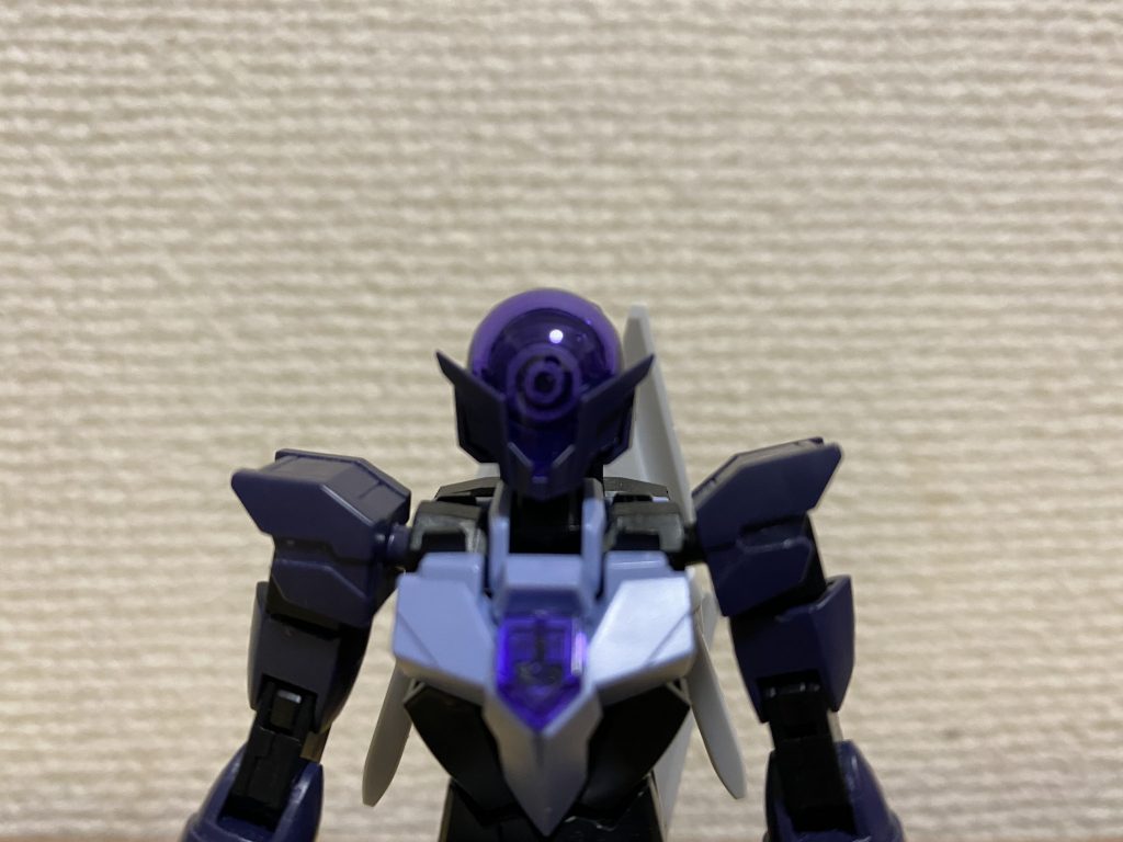 アニメ後設定なので瞳も赤でなく銀色にしてます。紫パーツ越しだと白に見えるけど