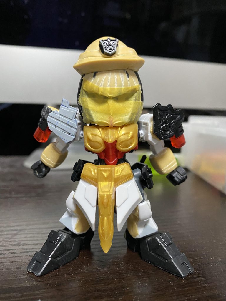 肩はヴェルデバスターっぽさをプラ板と警官章で出しました。