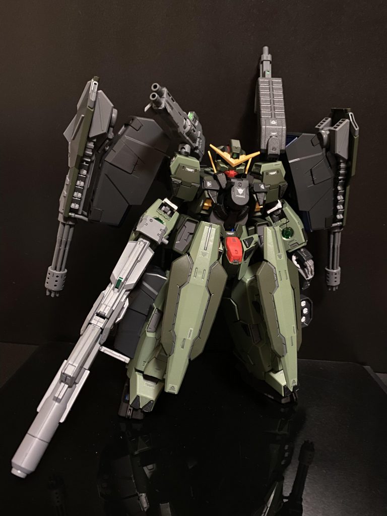 ガンダム　ゼルク　ヴェーダによる選定は、対複数戦闘に対応する為、火力より防御性能に赴きを置いた結果、重装甲、高い防御性能を持つ「ヴァーチェ」が選ばれた。複数の敵の対応する為の火力は、その厚い装甲に外付けすることで対応している。予備パーツ、他のガンダムの予備フレームなど、様々な要素を合わせ無理矢理組み上げた「ナドレ」に、フィジカルプランのヴァーチェ外装を合わせた機体である。　問題となるのが、「ガンダム」のコアとなる太陽炉。GNドライブである。ガンダムスローネを有するチームトリニティの所有する四基のGNドライブ[T]。それとは別に予備として保管されていた一基を、オリジナルの技術を使用し改良。限界まで性能を引き上げられた擬似太陽炉は、常時、後に確認されるトランザム状態に近い性能を出す。しかし、その弊害として稼動時間はより短くなり、暴走の危険性も持つ。