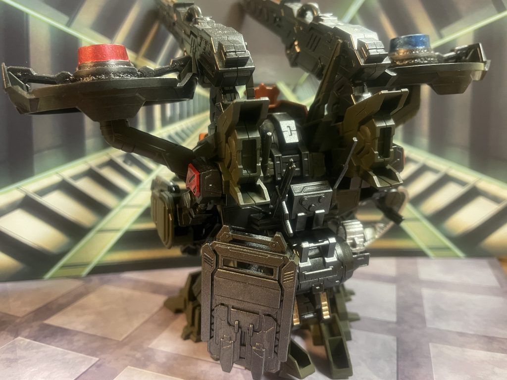 バックショット。後ろに盾をマウントできるようにしています。