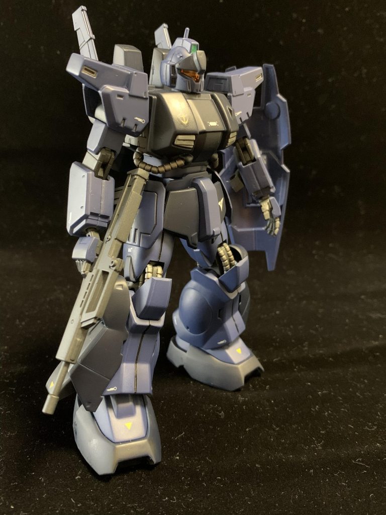 脚の両脇のバーニアは付けるか外すか迷ったのですが、今回は付けたまま組んでみました。外した状態だとガンキャノン感が強くなってまた違う印象になるので、別の機会があればまたやってみたいですね。