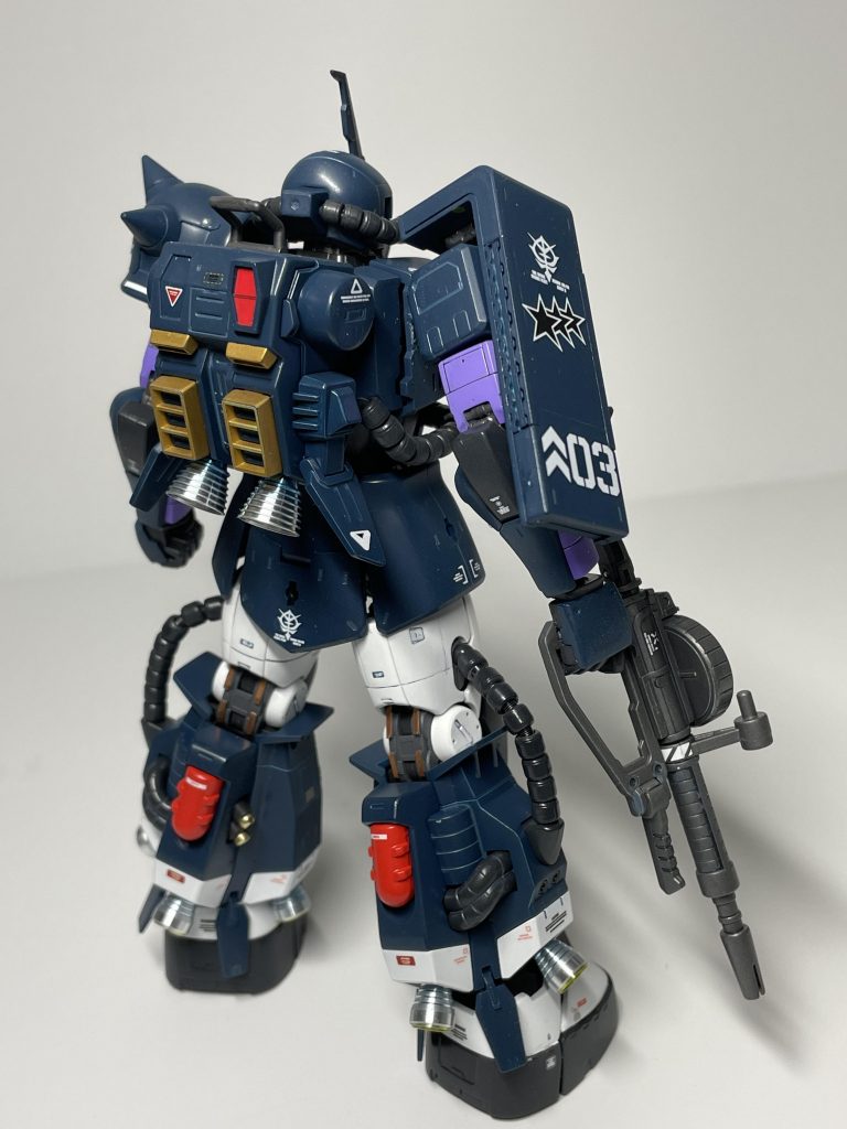 所々で設定色を無視してハイライト的にレッドやゴールドを配色しました。