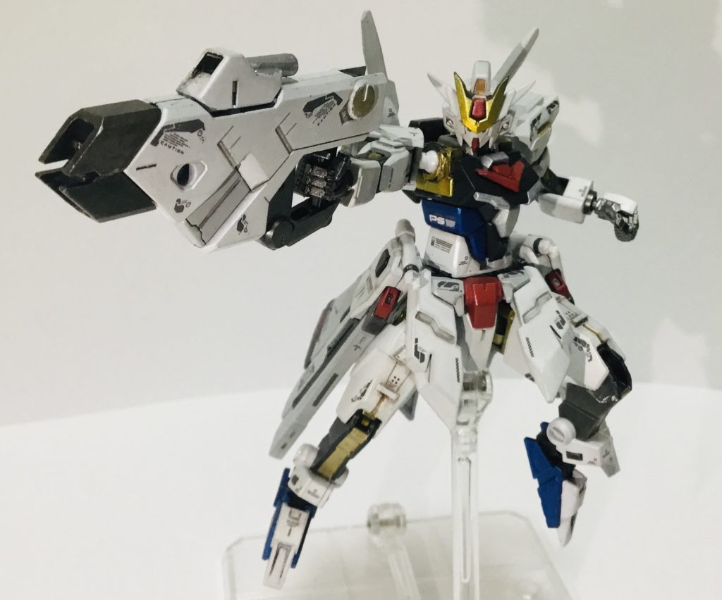 腰部クスィフィアスレール砲についてはrgフリーダムのものです。コアガンダムの腰部に新たに接続部を作成し、レール砲側に接続軸を入れています。