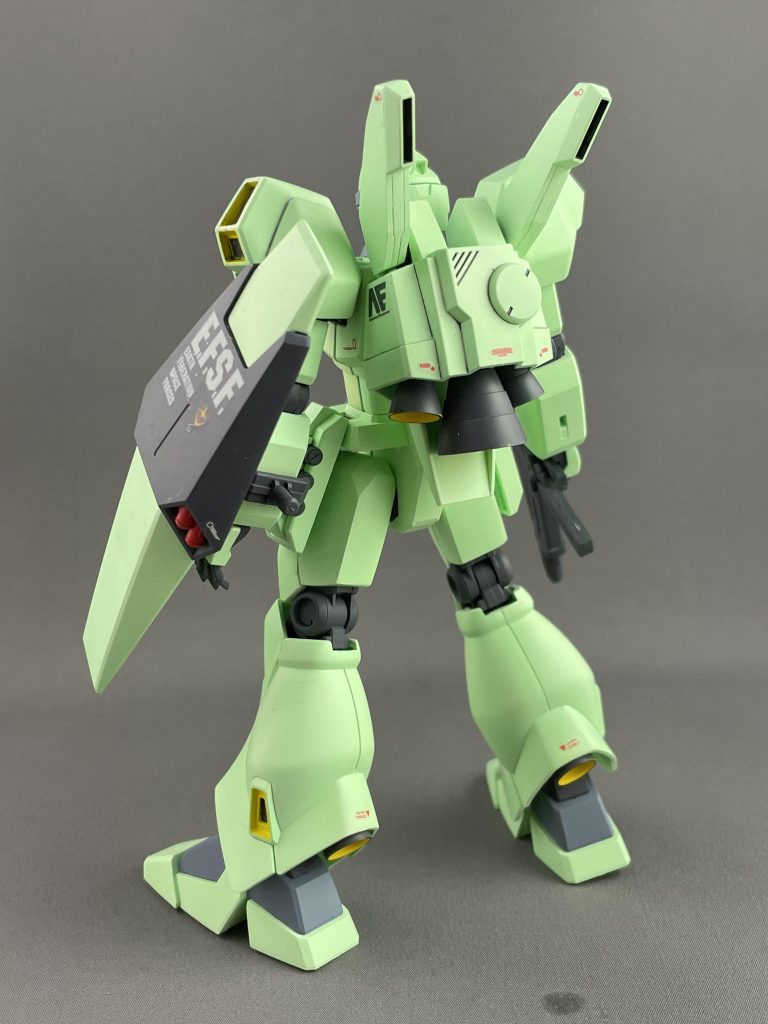 本体はボトムスカラーのペールグリーンをベースにエメラルドグリーンを少し混ぜてます。