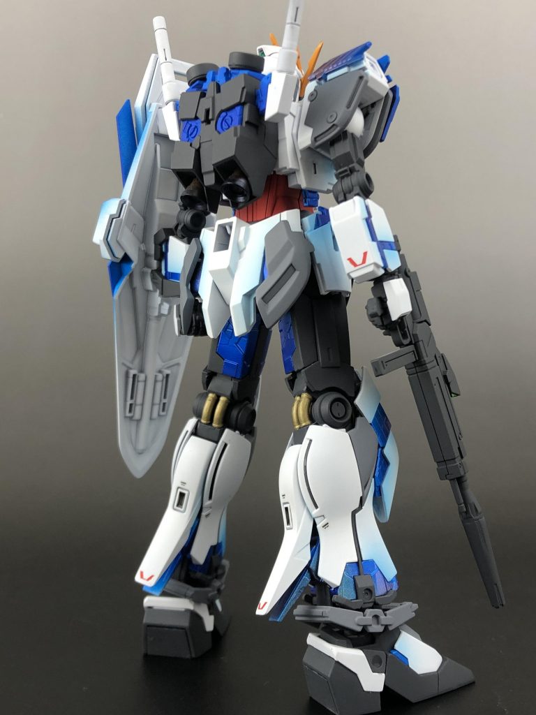 グレー部分にはメカサフを使用。無改造ながらイケメンでスタイルも良いのでまた作りたいね。