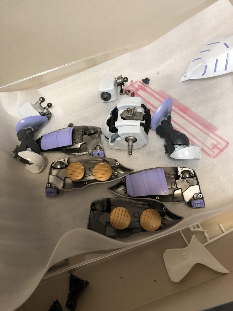 装甲等は艶有りで