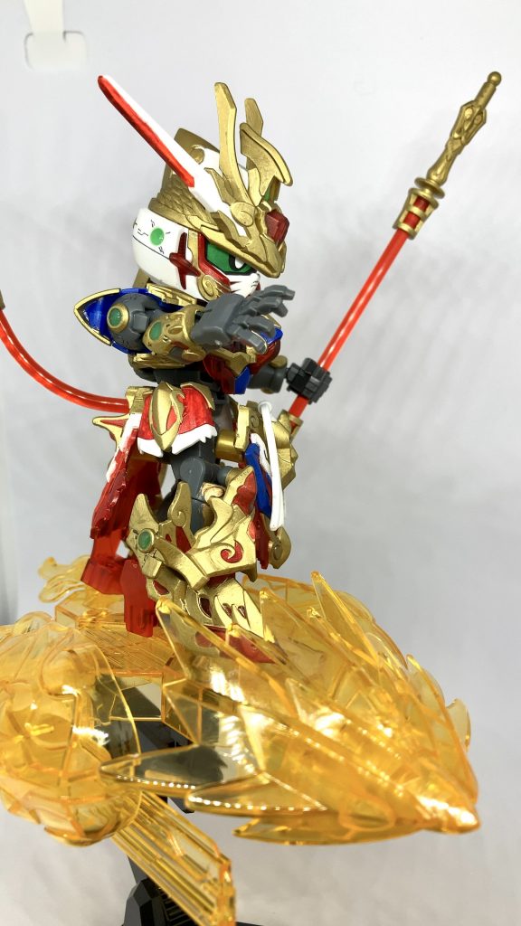 筋斗雲に乗る悟空。