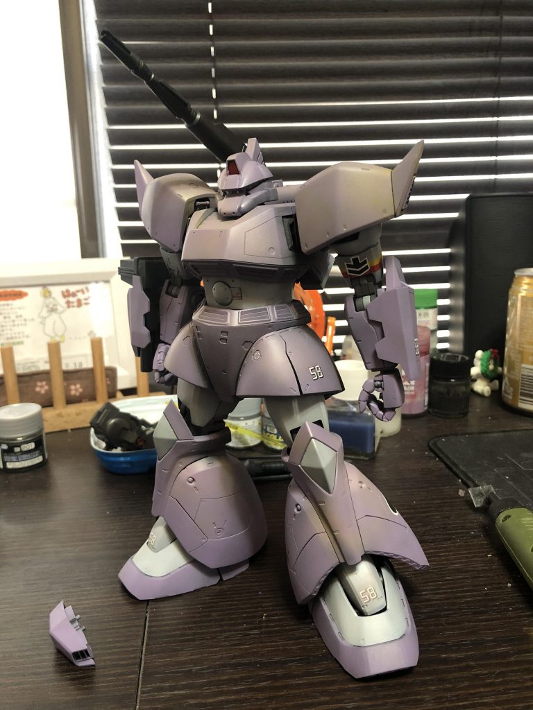 ゲルググキャノンに。顔は中途半端にキャノンとゲルググで止めてしまいました。あの特徴的なゲルググキャノンの顔がなんか嫌で…