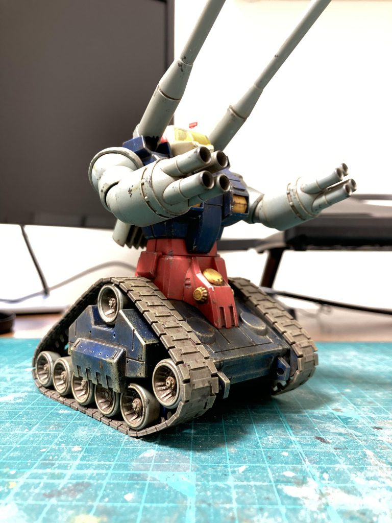 やっすいキットでおもちゃ感満載ですが、少し塗るとカッコ良くなります！