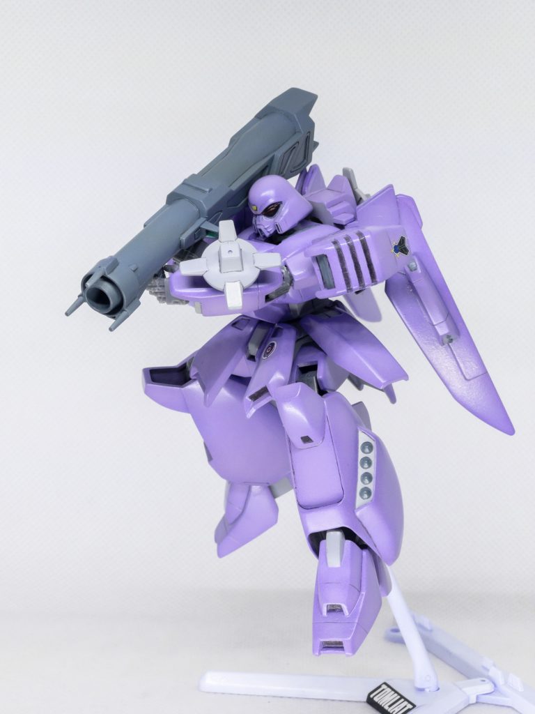 マルチバズーカ。グリップ部分を可動できるように改修し構えやすくなるようにしています。