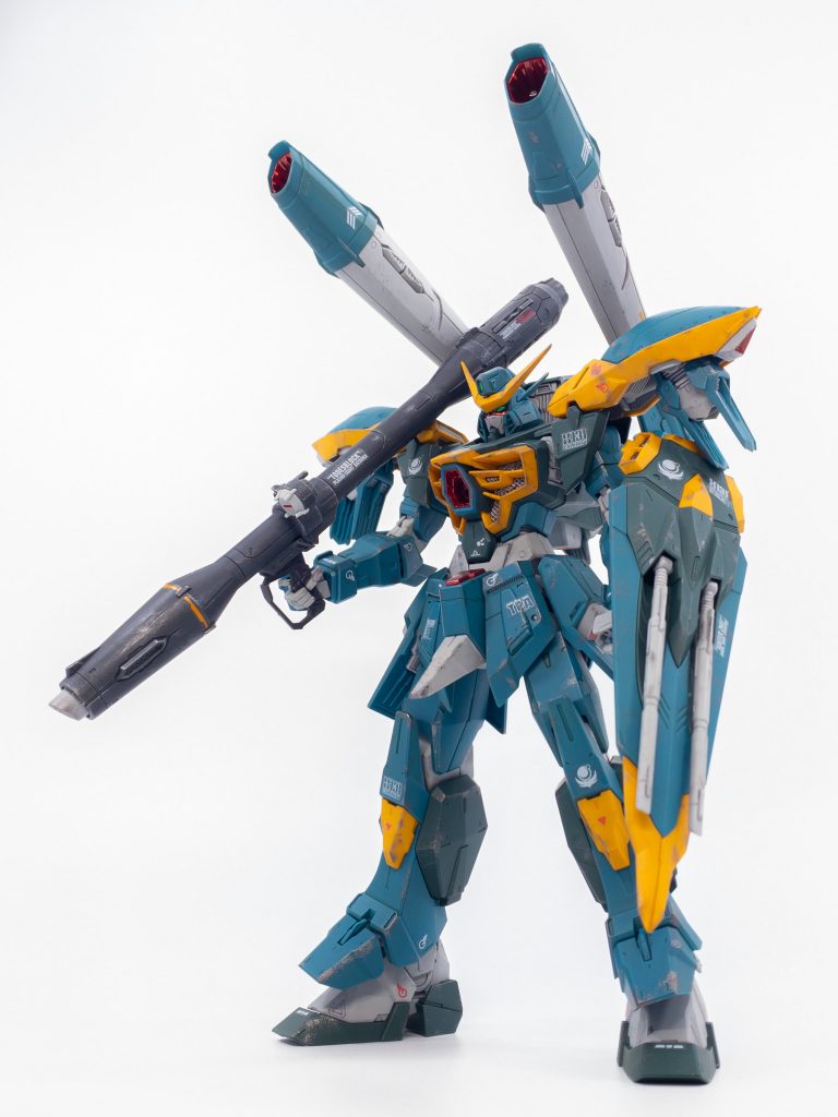 終盤のヤキンドゥーエ戦あたりのカラミティを想定して軽めのウェザリングで仕上げました。カラミティはTPS装甲なので塗装剥げもあり得ると考えて、水性ホビーカラー焼鉄色でチッピングを施したあります。