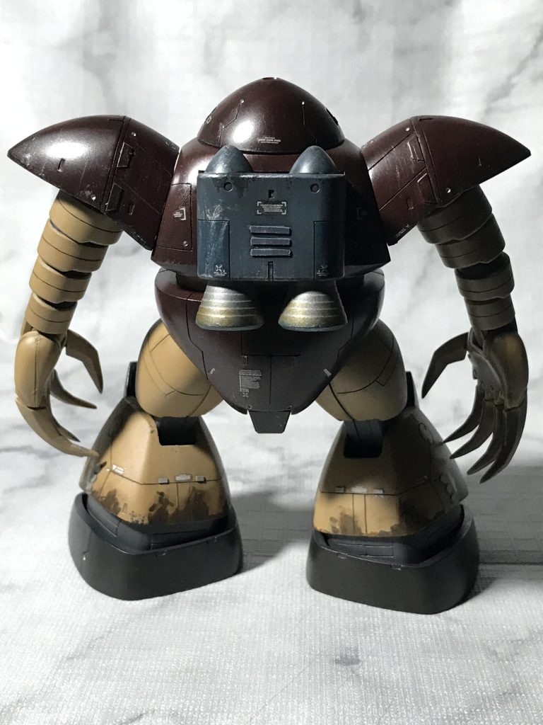 背面バーニアはクリアーオレンジとメタリックブルーをドライブラシで塗装し、焼けてるように。