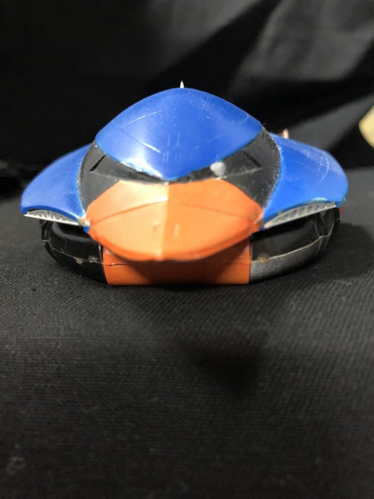 水中から艦隊を奇襲する際、視認しづらいようにって設定で上部を青にしました。逆にアッザムの下部が青なのは空と同化して視認しずらいようにです。基本何も考えないですが、たまにこういうの考えながら作ると楽しいです笑