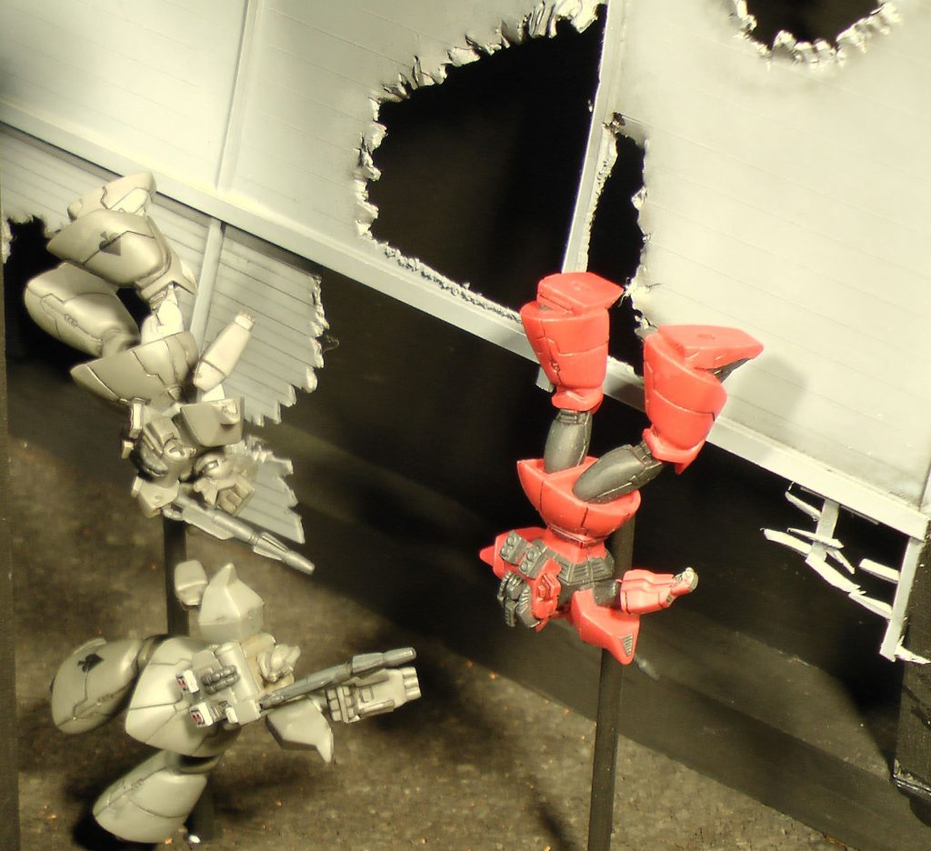 箱絵は遠近法が効いているので、奥の小隊の機体はガンダムコレクションのゲルググ高機動型とゲルググキャノンです。