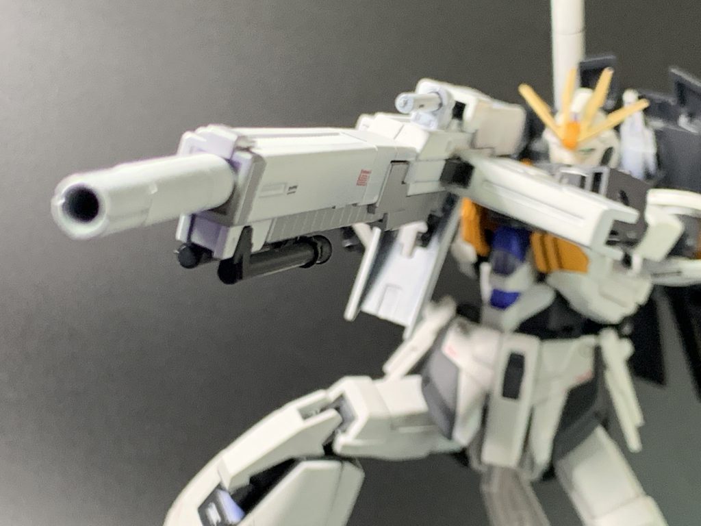 武装はキャンペーン品のビームライフルにシルヴァ・バレトのシールド、元々のビームサーベルにBWSのキャノン砲、それからガンダムベースで購入したシステムウェポンのハイパー・メガ・ランチャーを持たせています。