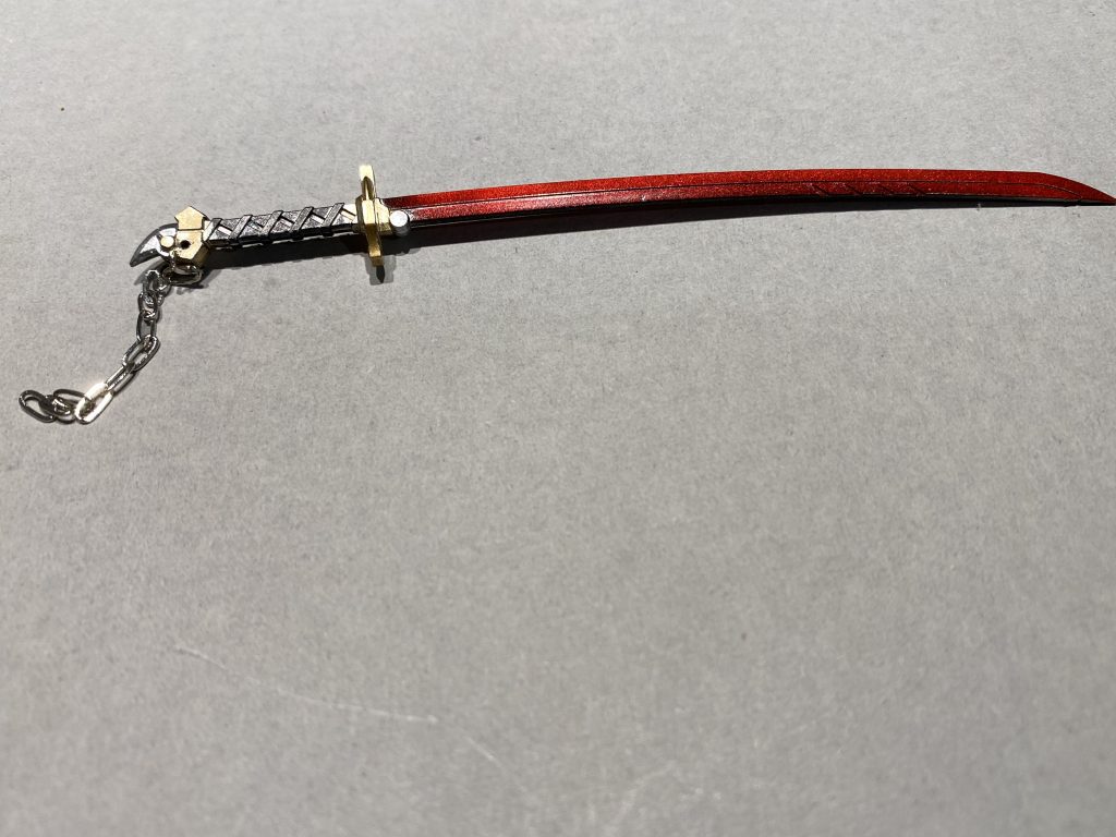 武装は黒紅の一振り「牙王」。