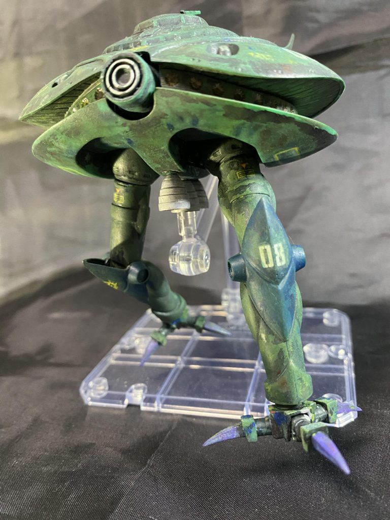 足下から!口元のメガ粒子砲も丸いディテールパーツを入れて。