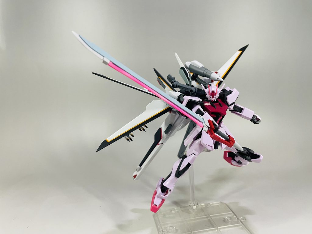 対艦刀特にギミックは無くシンプルに作りました。ビームエフェクトはプラ板を切り出して塗装したものになります