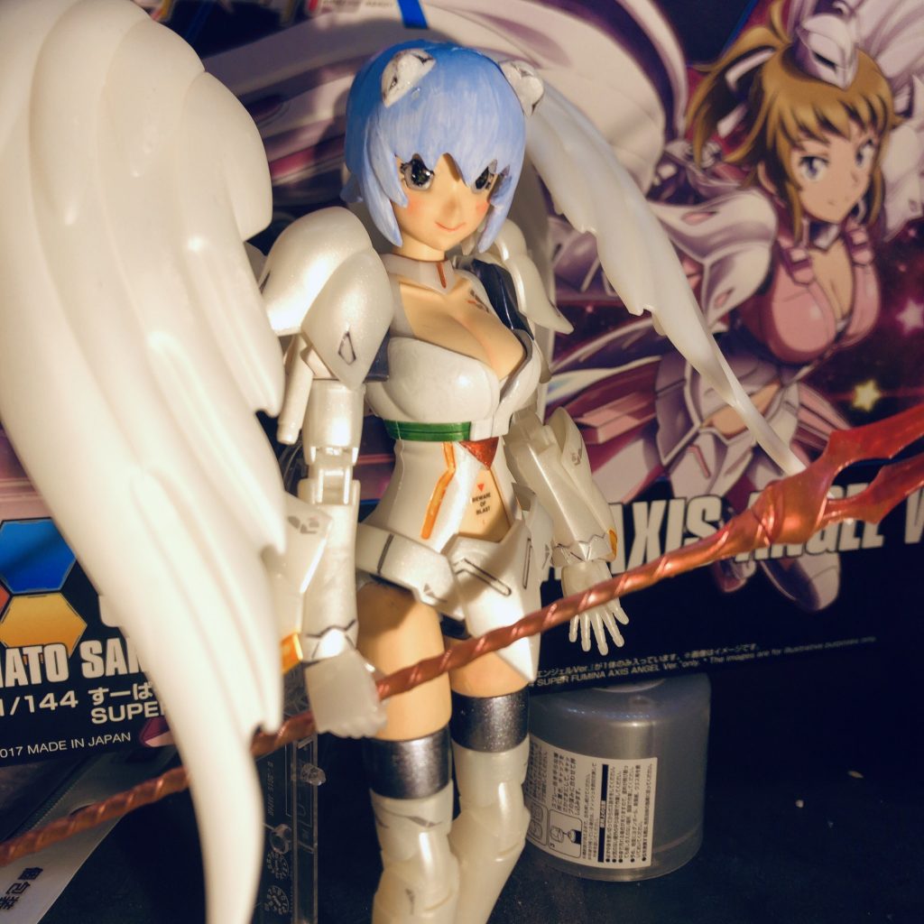 髪型と上着アーマを改造し、全体的にカラーリング変更してます。