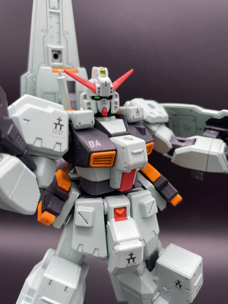 アンテナは指先と同じく赤で仕上げ