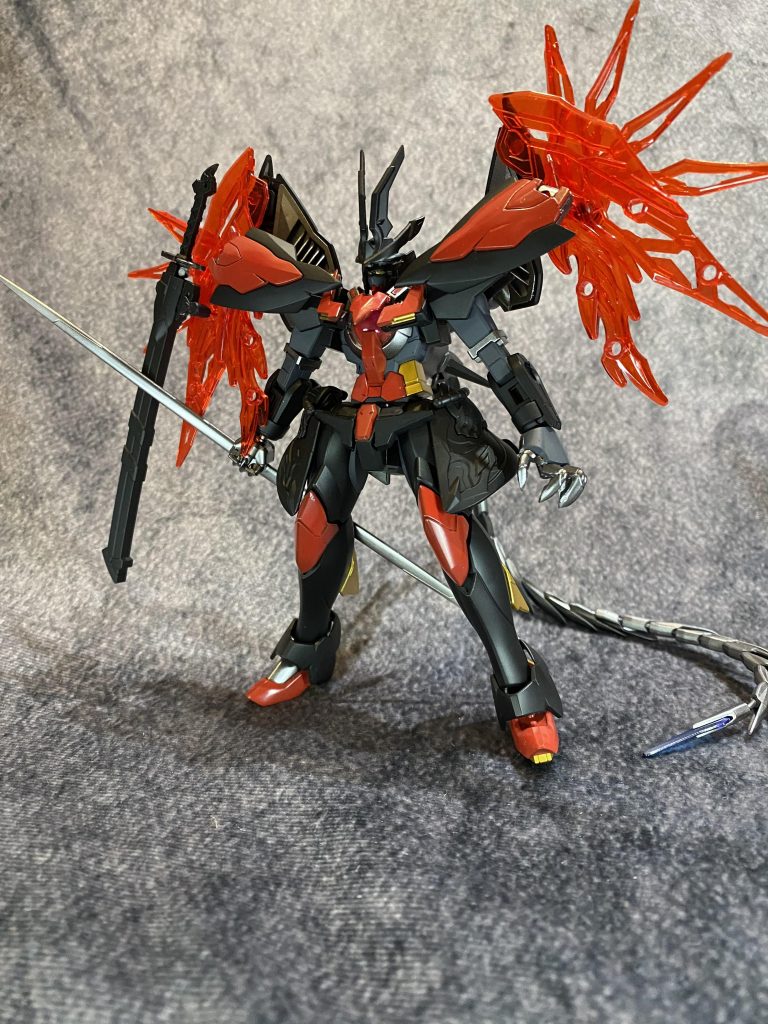 部分塗装、デカール前。金色を増やしたこと、紫のグラデーションを追加したことでヒール感が増したのでは、と思います。