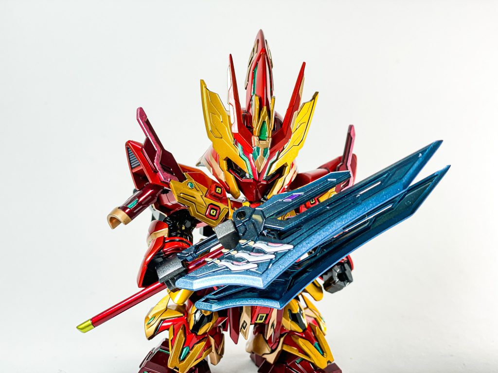 やはり張遼は青龍刀のイメージがあるので、キット付属の武器マウントパーツにランナー切り出して作った柄を装着して青龍刀になるようにしました。