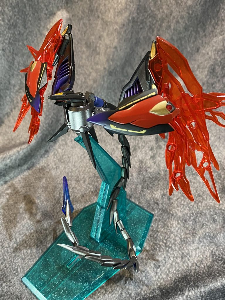 バックパックのイリスブースター。邪神の名を持つ。破壊を生きがいとし、単独で並のMSを駆逐していく。