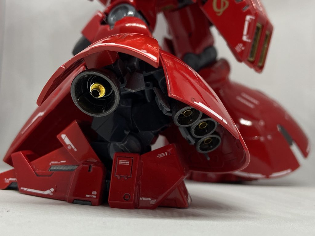 脚部バーニアお手軽にメタルパーツを使いたい、ということでタミヤのミニ四駆に使われるワッシャーとハトメを仕込んでみました。