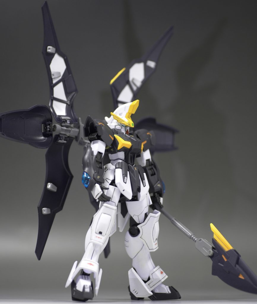 スジボリ、掘り直しをしています。センサー類はHIQパーツのオーロラグリーンシールを使用