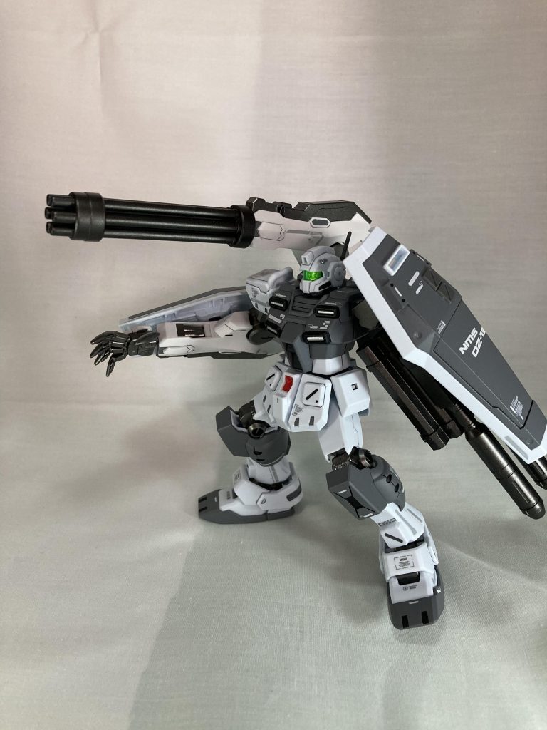 ガトリングアーム異形の化け物なので人型から適度に離すようサブアームを背中からにょきっガトリングなのは趣味です