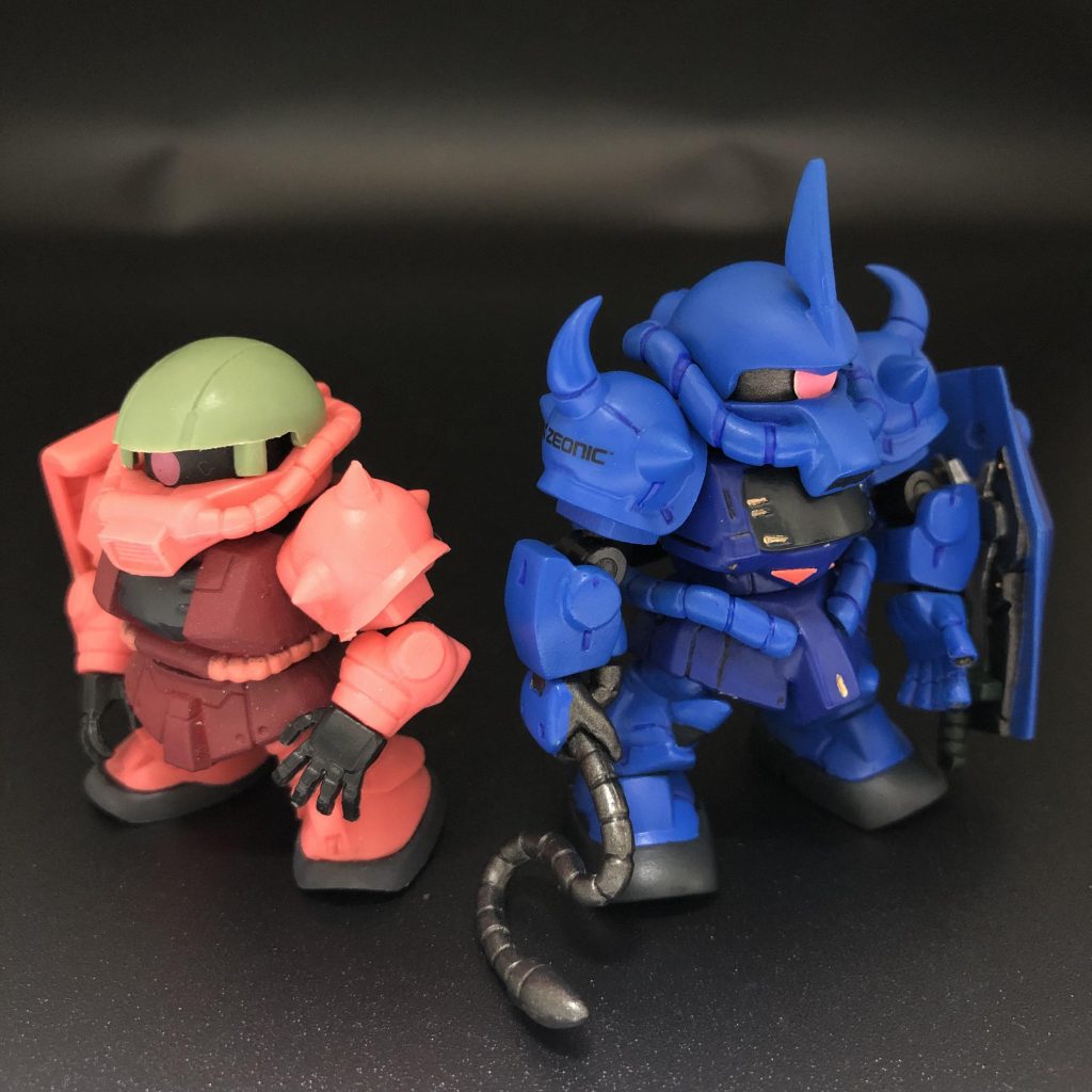 ガシャポン戦士fのザクと比べると、少し大きくなってしまいました。。